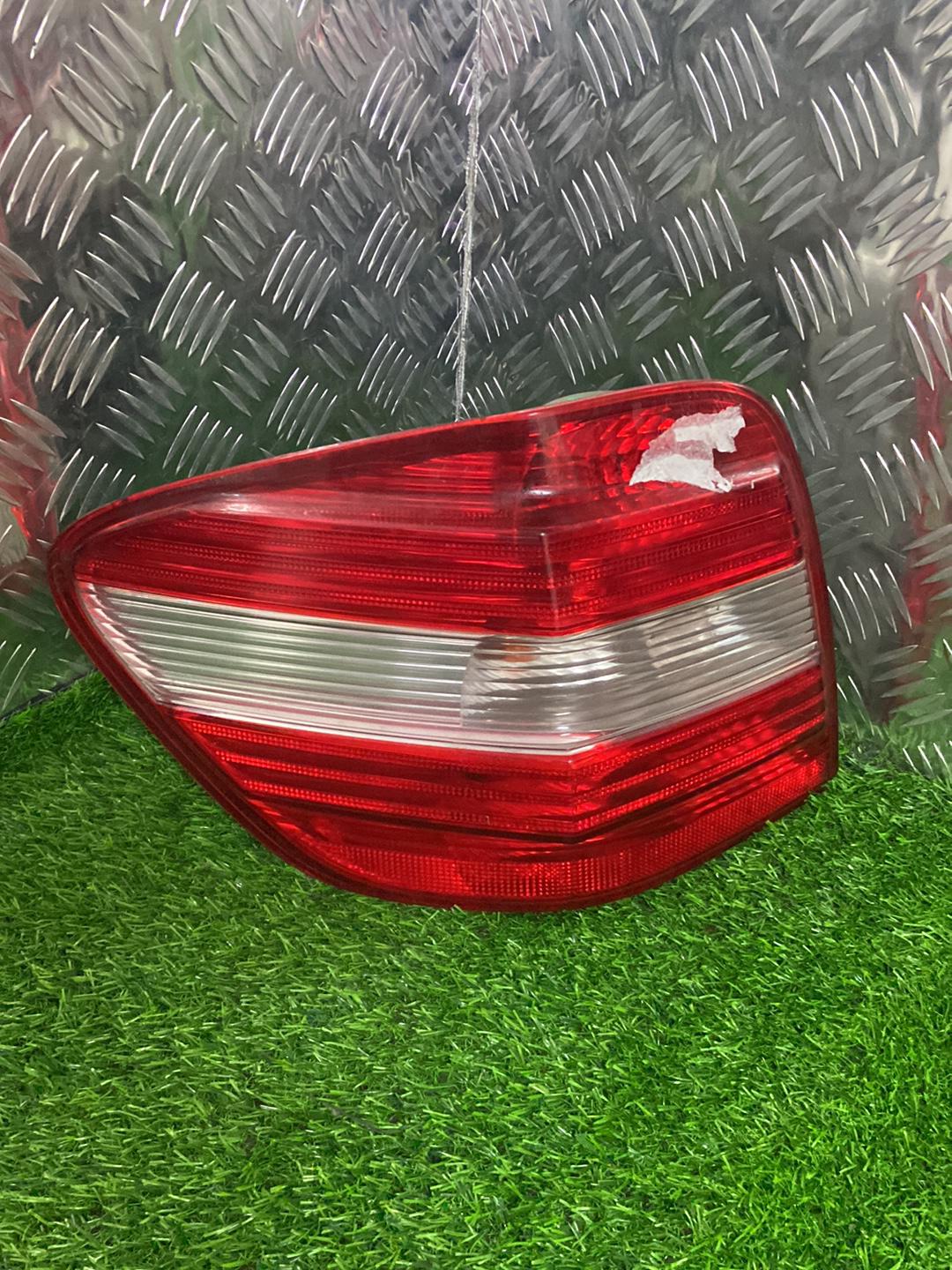 2005 - 2011 Mercedes-Benz ML320 Left Taillight 404121L