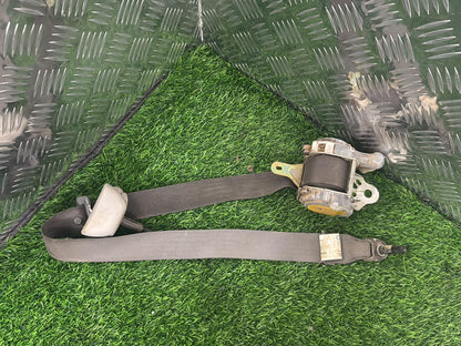 Toyota Hilux Right Front Seat Belt 7M1050-P
