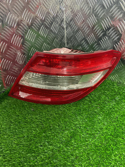 2007 - 2015 Mercedes-Benz C-Class Right Taillight 2048200264