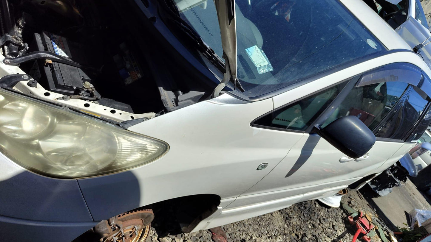2004 Toyota Estima 2AZ-B085911 WRECKING FOR PARTS ONLY