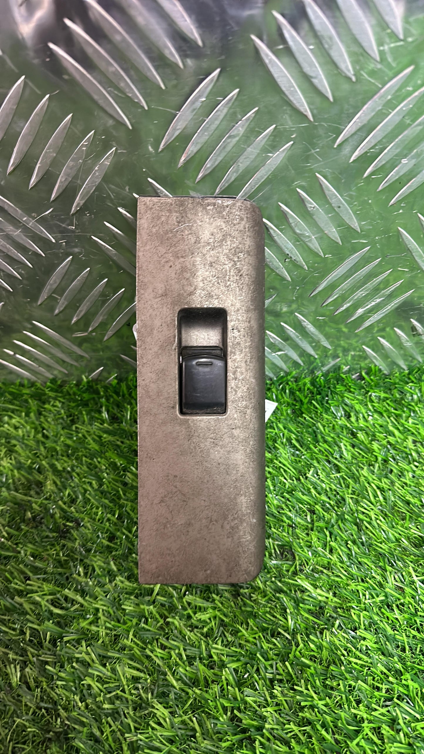 2006 - 2015 Nissan Navara Left Rear Window Switch