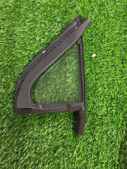 2011 - 2021 Toyota Aqua Right Front Quarter Door Glass M2H3