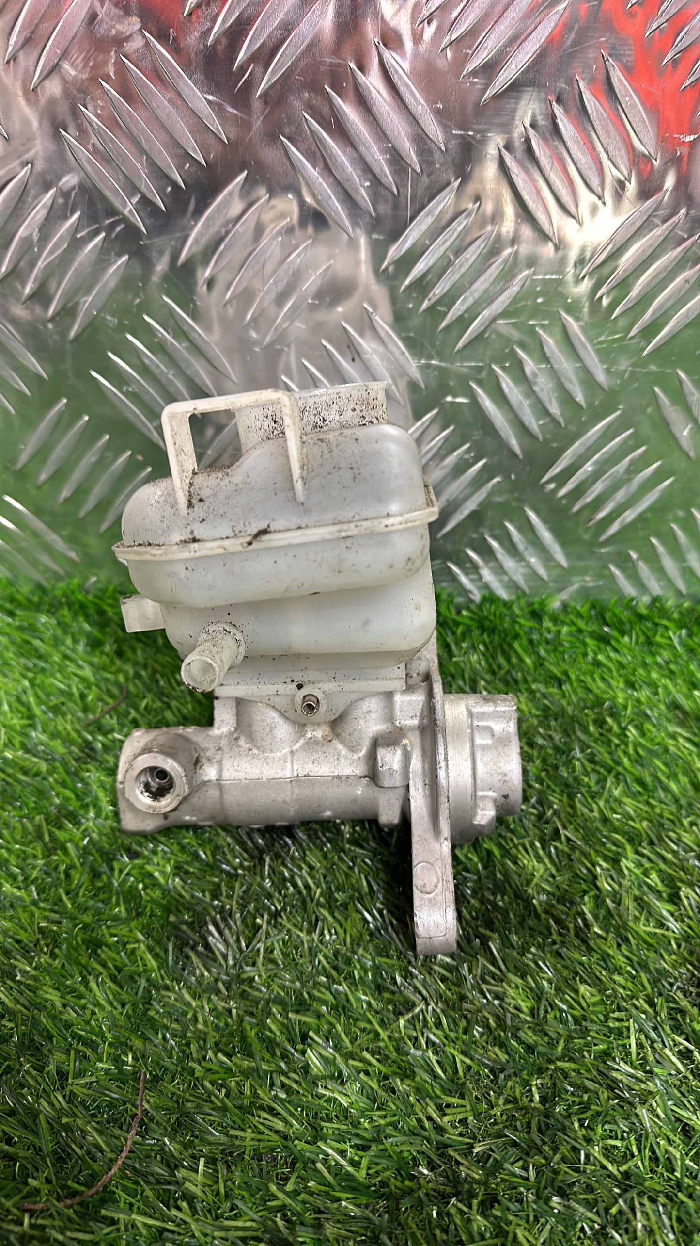 2013 - 2016 Toyota Hiace Brake Master Cylinder BOSCH 802679