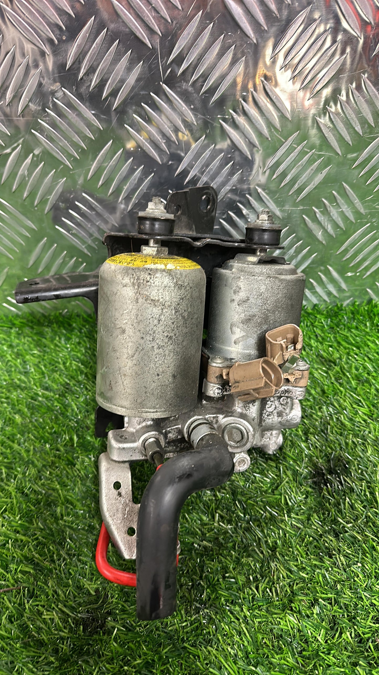 2011 - 2021 Toyota Aqua Brake Actuator 47070-52010