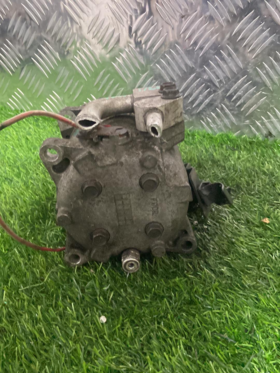 1989 - 2004 Toyota Hiace A/C Compressor 5246702211