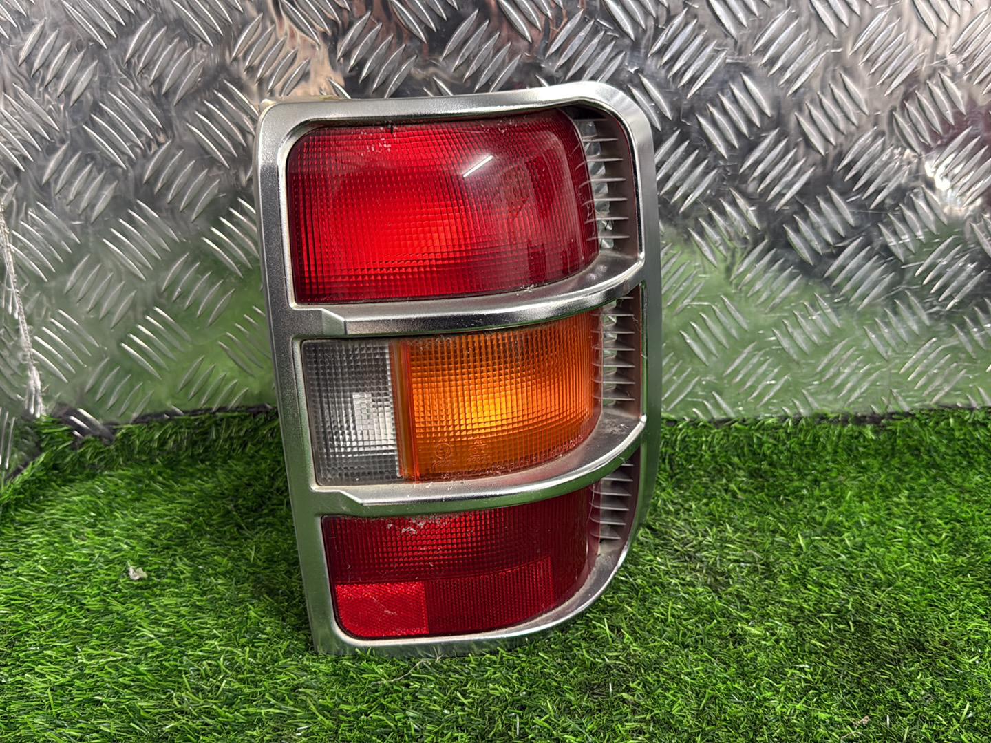 1991 - 1998 Mitsubishi Pajero Right Taillight 043-1540R