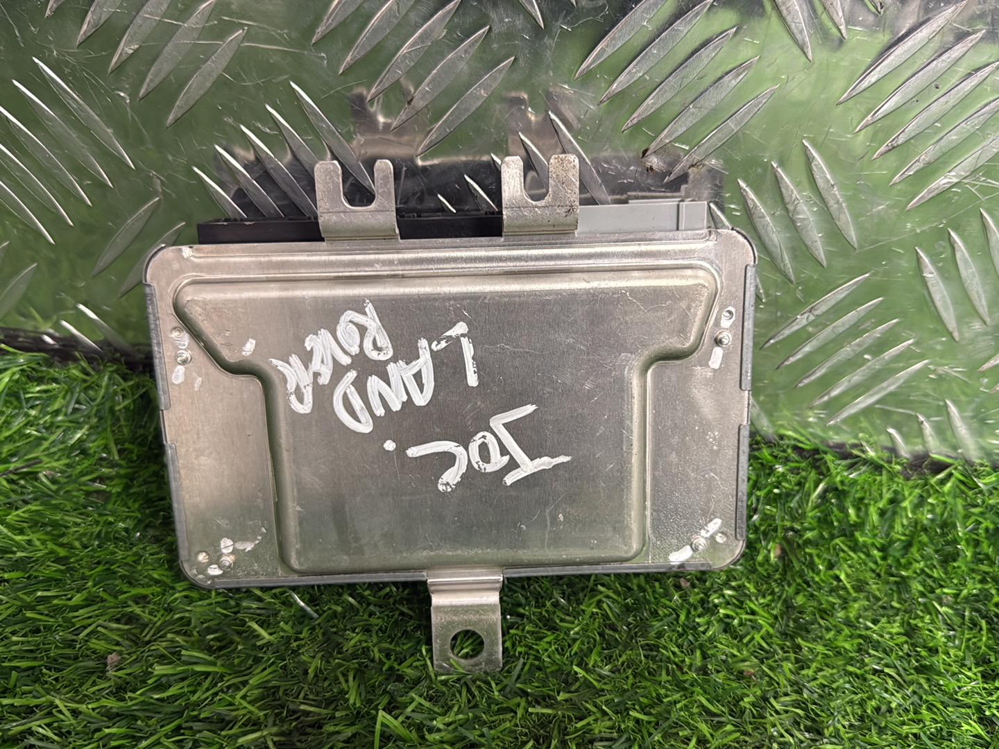 2005 - 2009 Land Rover LR3 Suspension Control Module (SCM) RQT500170