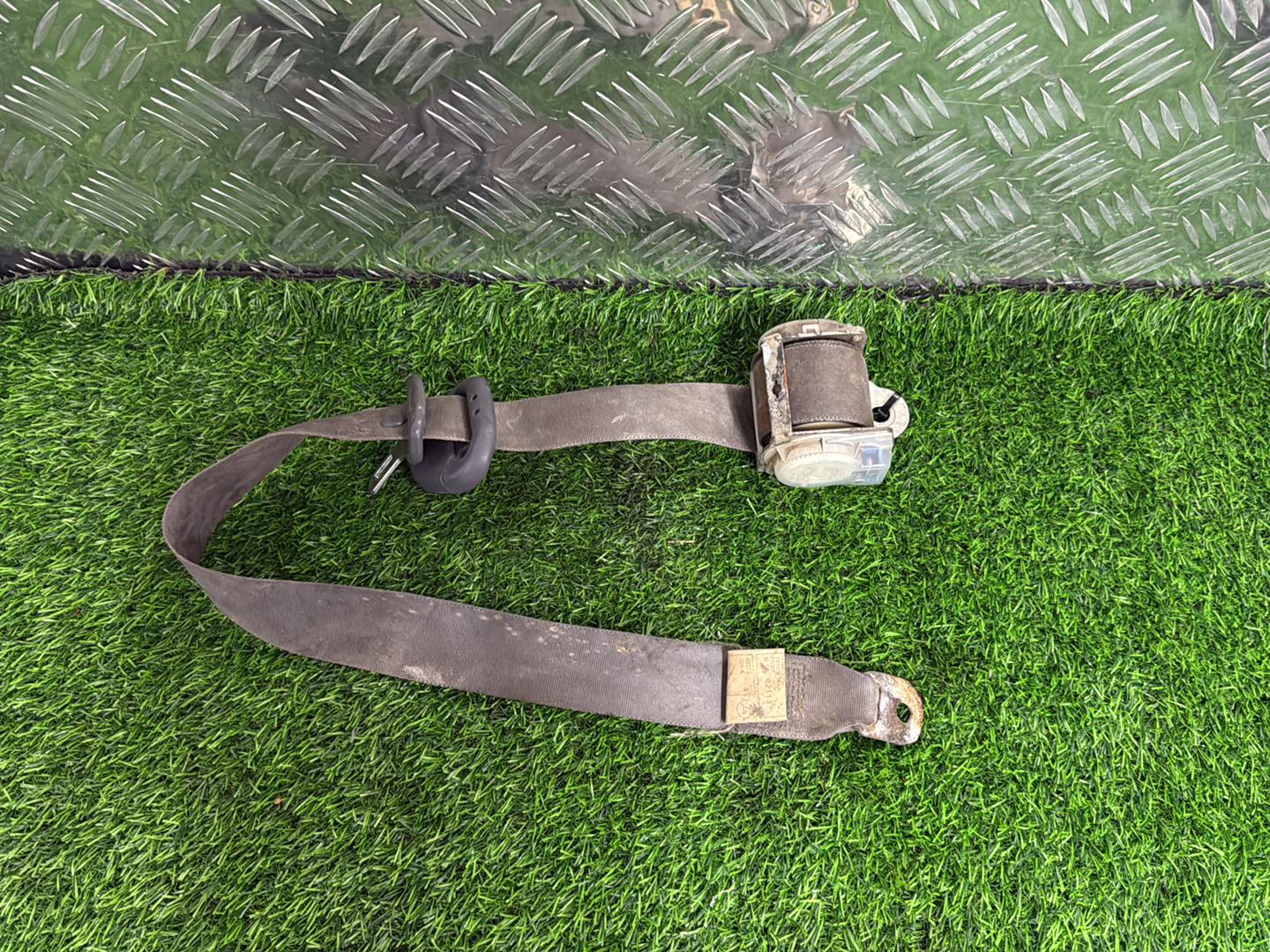 1997 - 2005 Toyota Hilux Left Front Seat Belt 7G8510