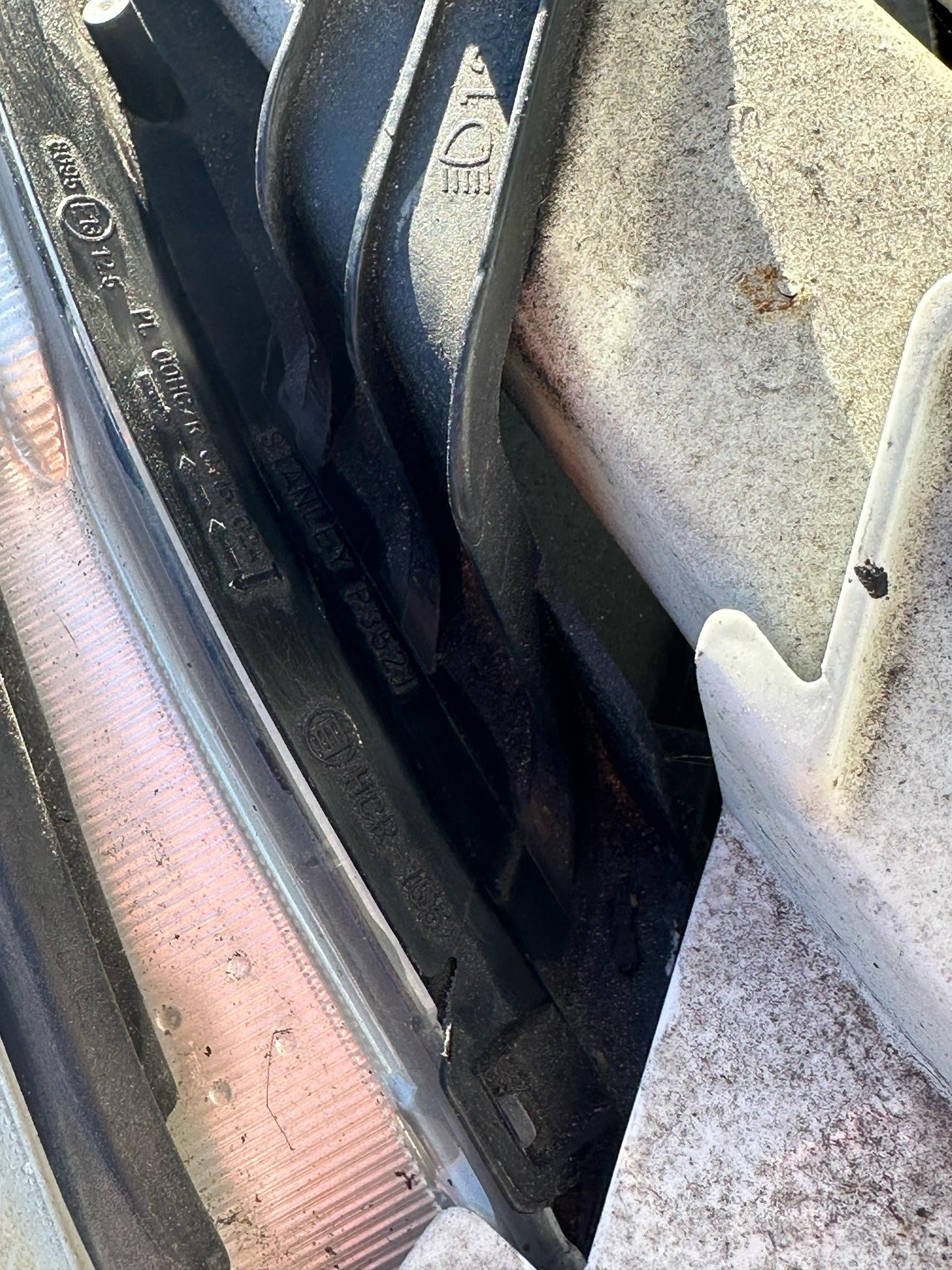 2004 Mitsubishi Lancer 4G15-G80177 WRECKING FOR PARTS ONLY