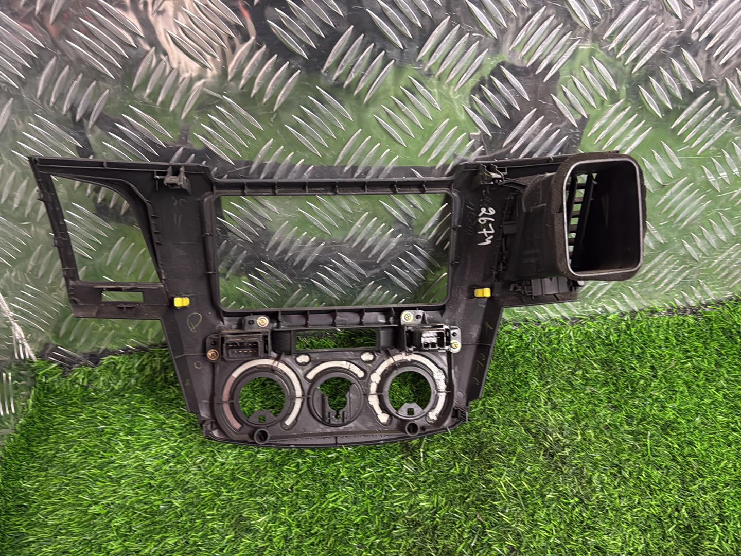 2005 - 2015 Toyota Hilux Dash Vent Surround Centre TOYOTA 55420-0K0