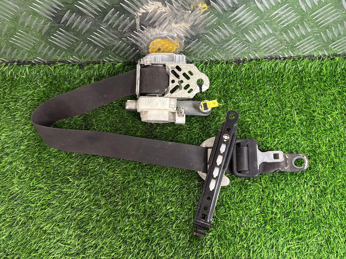 2004 - 2009 Toyota Mark X Right Front Seat Belt 7M1940-P