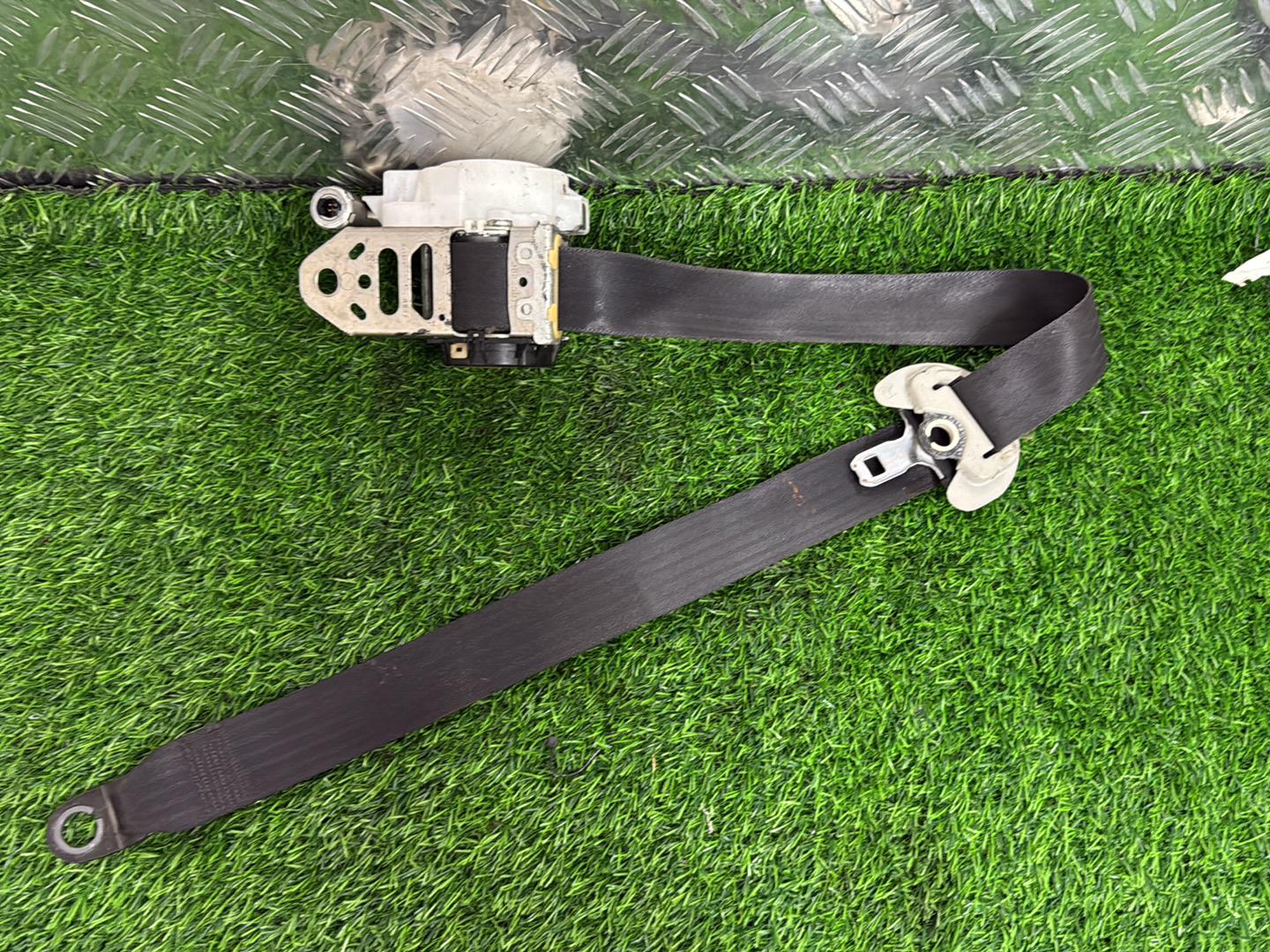 2007 - 2013 Toyota Noah Right Front Seat Belt 7Q3770-P