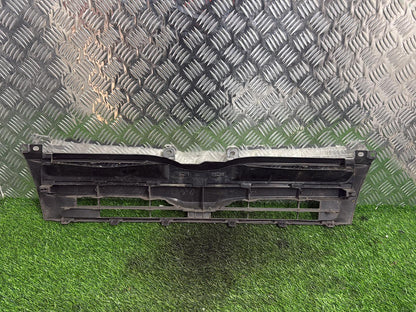 2005 - 2005 Toyota Hiace Grille Narrow Body Type 53152-26010