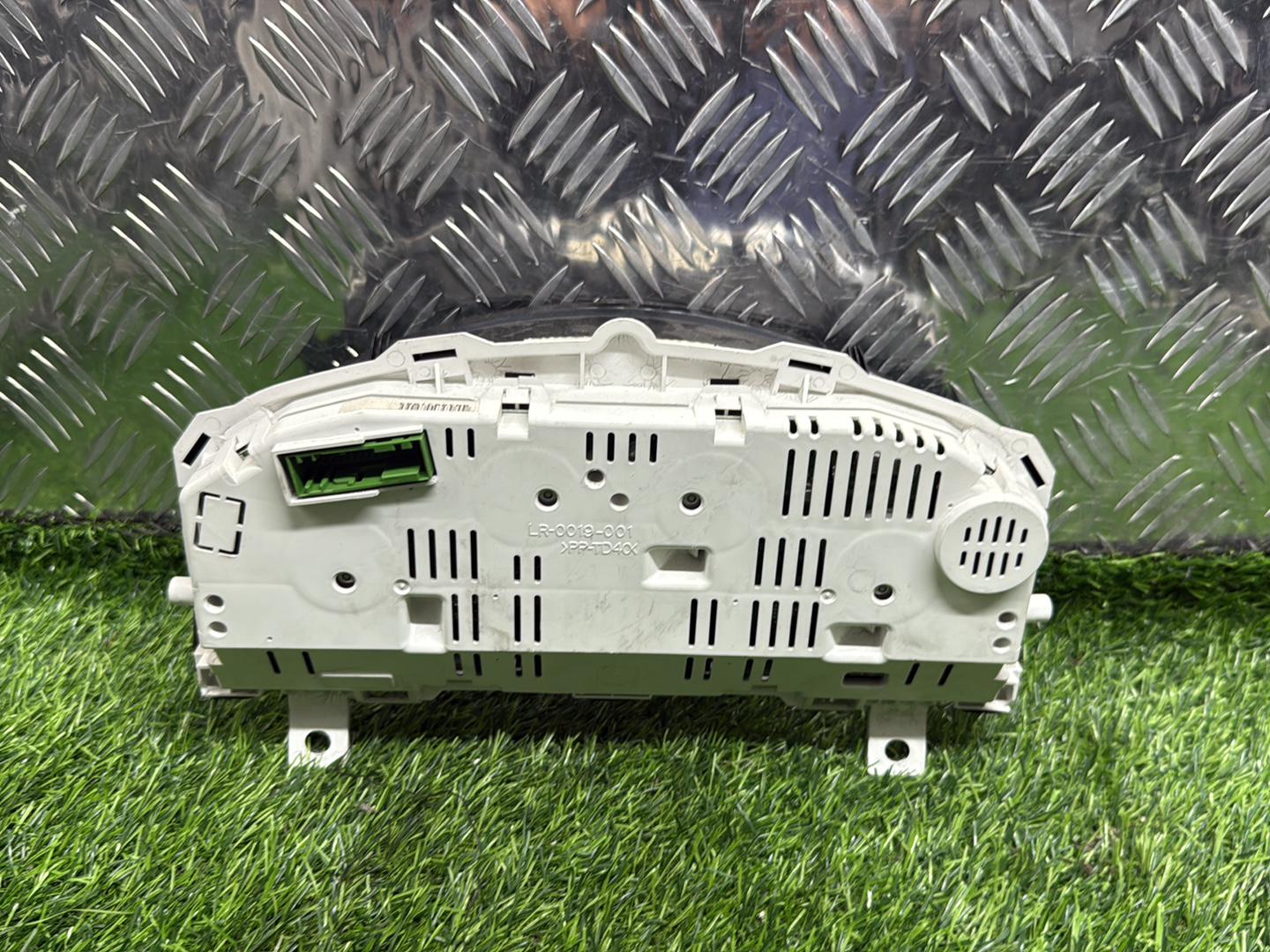 Land Rover Discovery Instrument Cluster YAC500045
