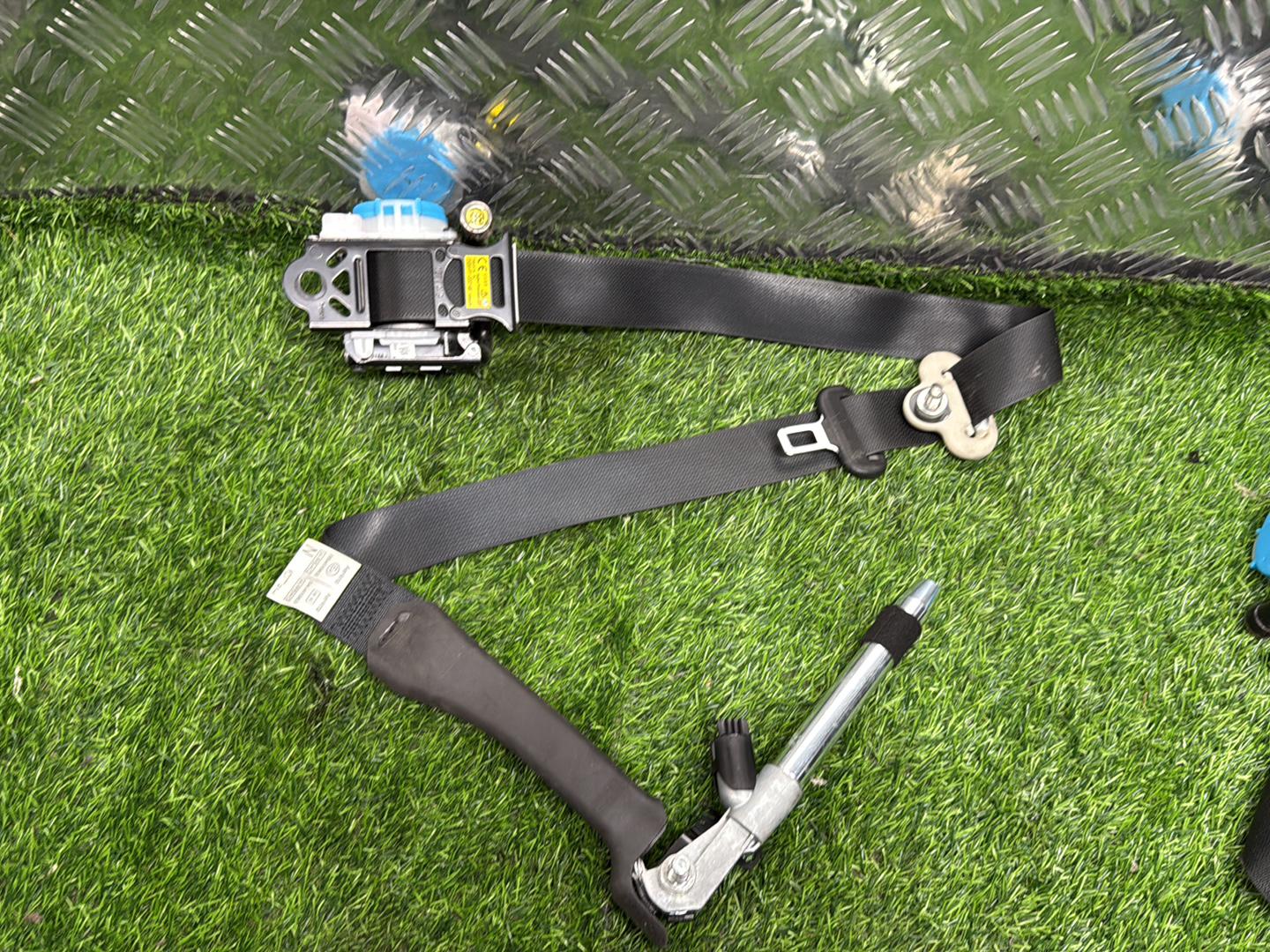 Mazda CX-5 Right Front Seat Belt TK-AH2-EH940