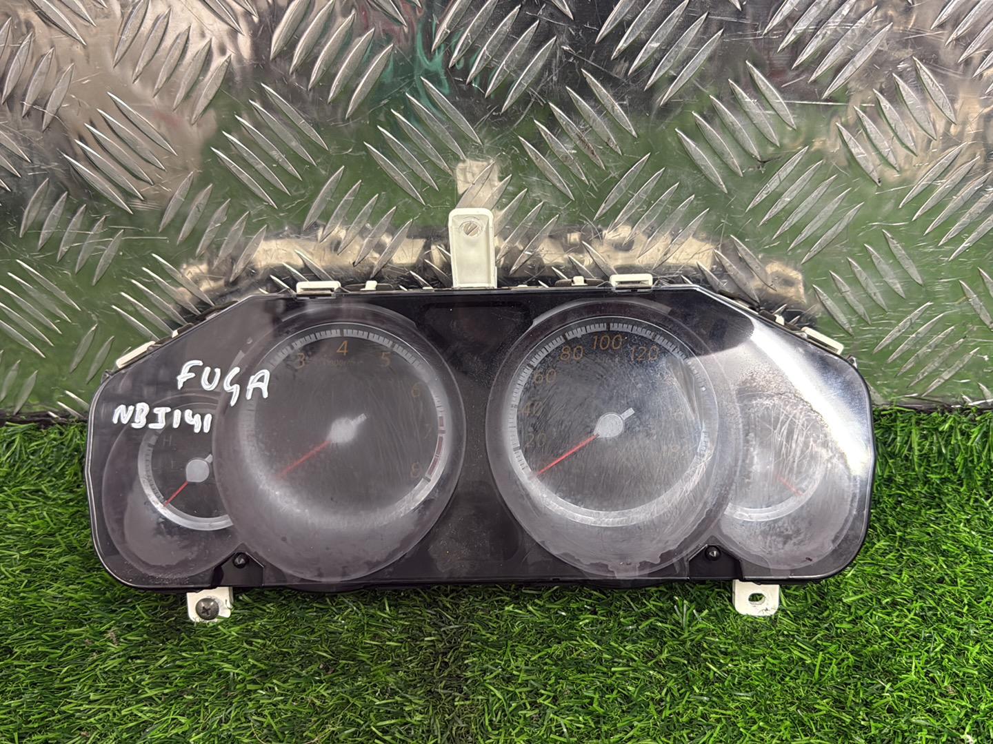 2004 - 2009 Nissan Fuga Instrument Cluster 139,000 KMs