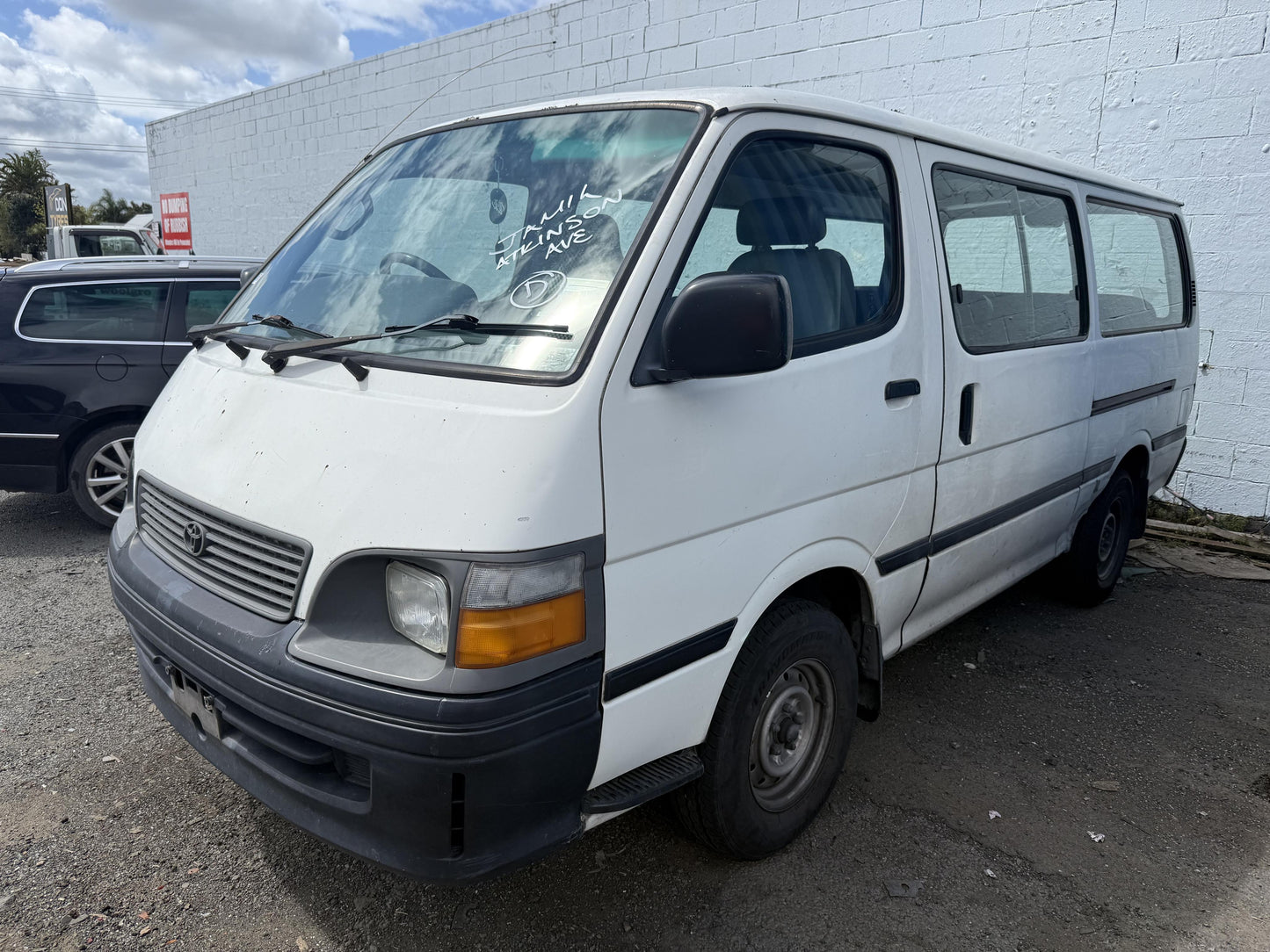 1999 Toyota Hiace 2RZ-FE WRECKING FOR PARTS ONLY