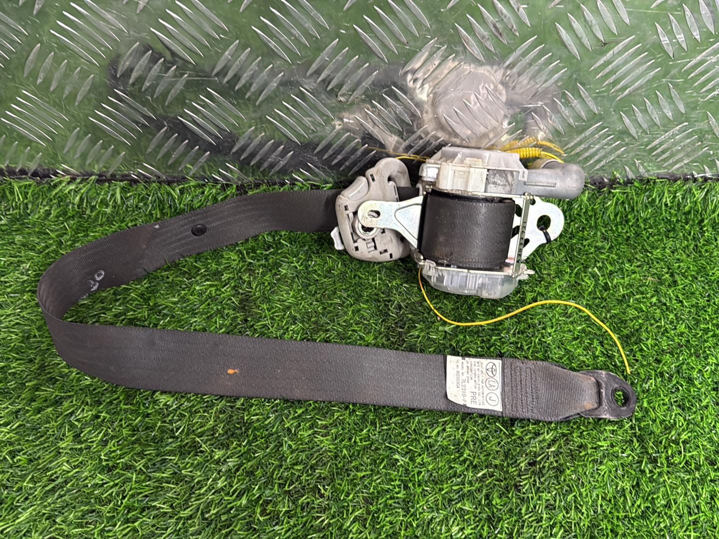 2000 - 2006 Toyota Corolla Left Front Seat Belt 7L2310-P