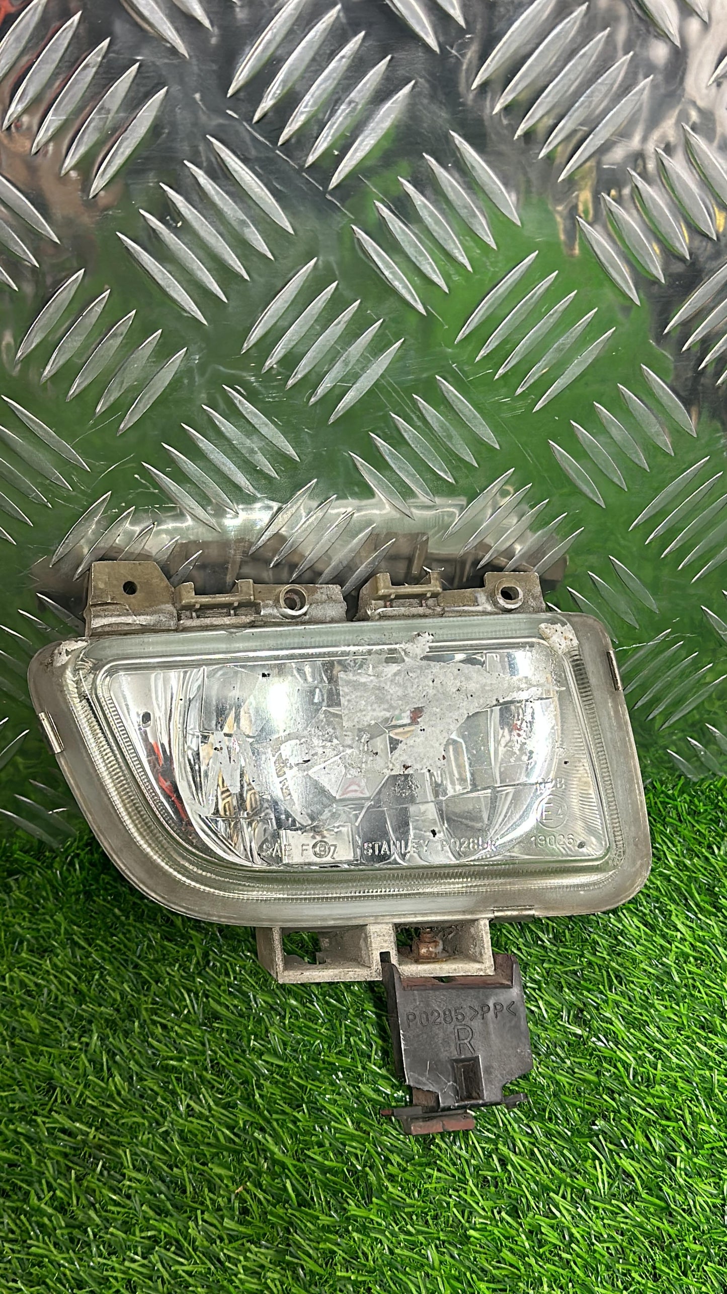 1999 - 2006 Mazda MPV Right Fog Light STANLEY P0285R