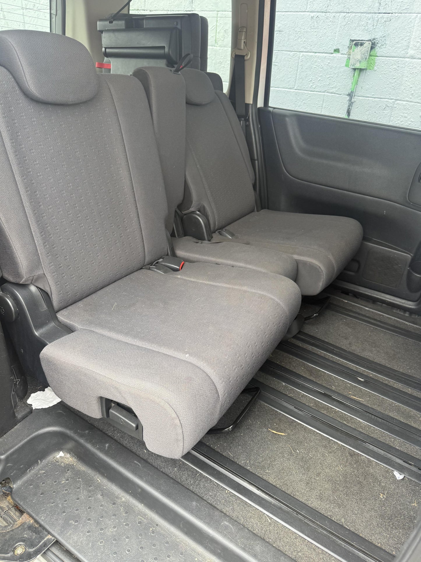2006 Nissan Serena MR20-208299A WRECKING FOR PARTS ONLY