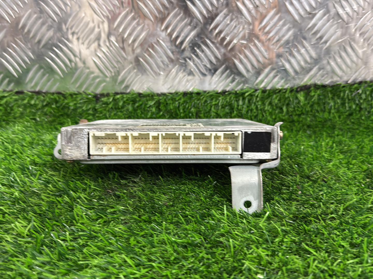 2000 - 2006 Toyota Estima ECU 89666-28010