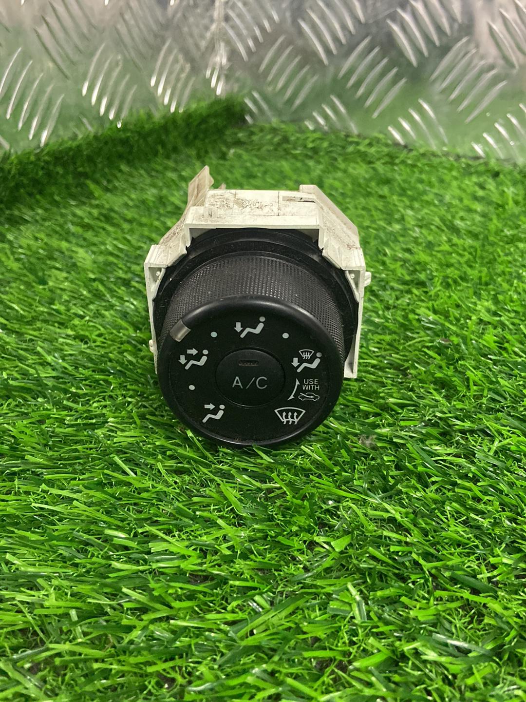 2004 - 2019 Toyota Hiace Heater Switch 758734