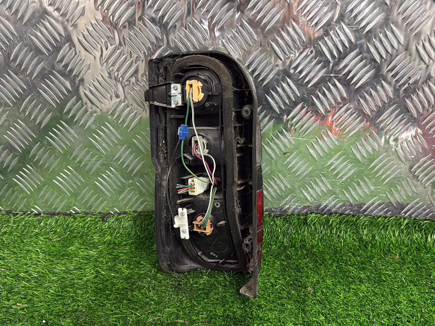 1990 - 2003 Toyota Hiace Right Taillight 26-62