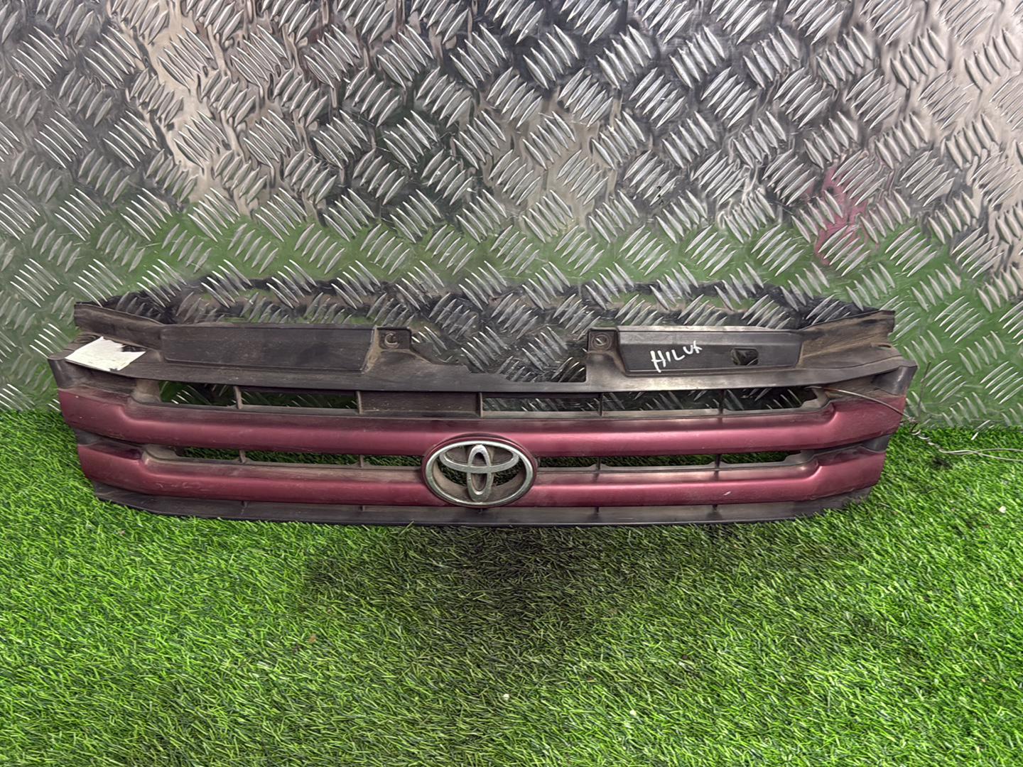 1996 - 1998 Toyota LiteAce Grille 53100-28150