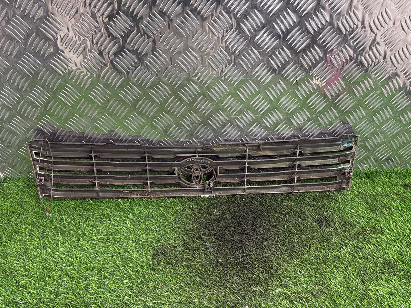 1997 - 2004 Toyota Regius Grille 53111-26220