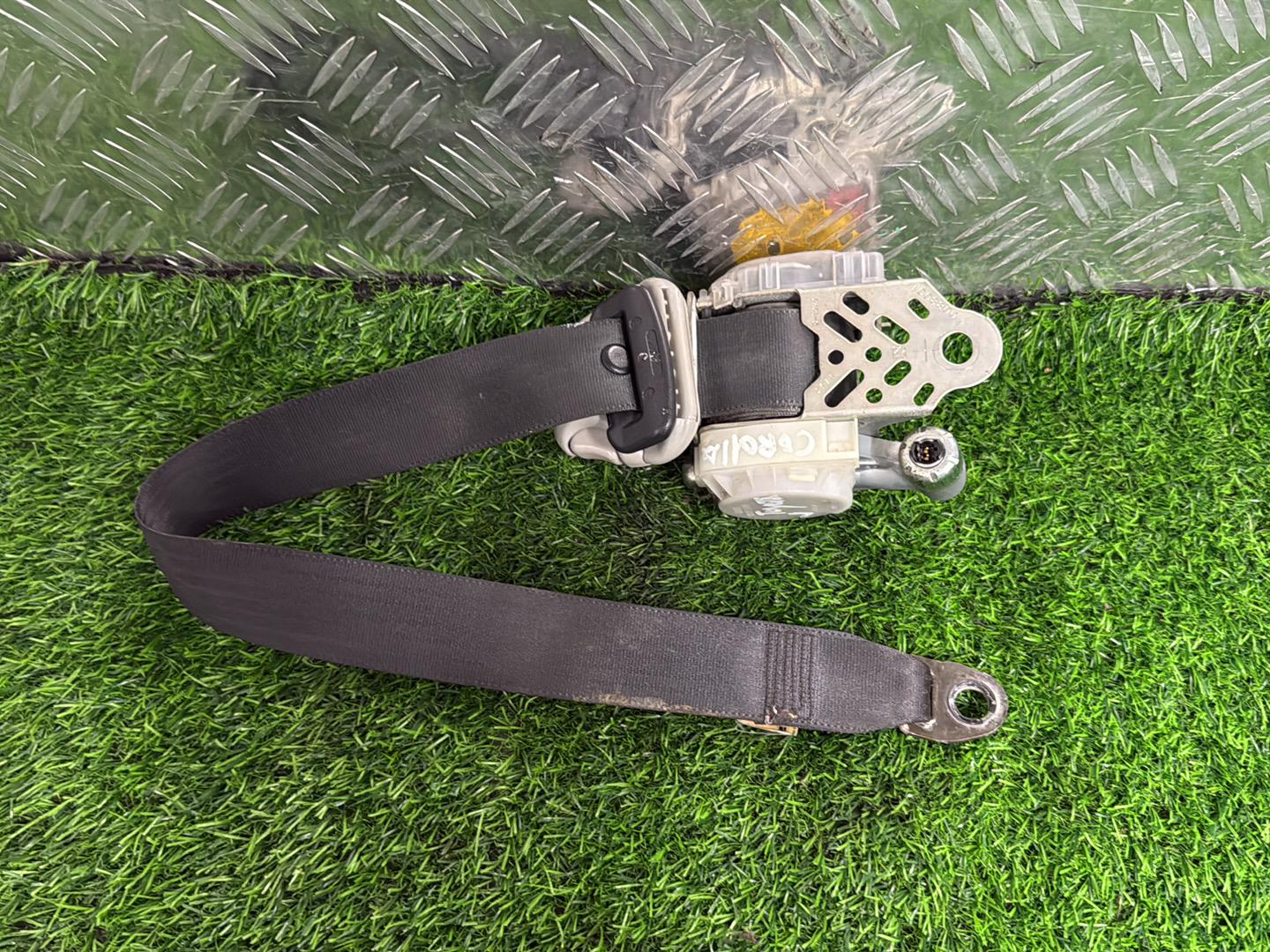 2001 - 2007 Toyota Corolla Left Front Seat Belt 7L8150-P