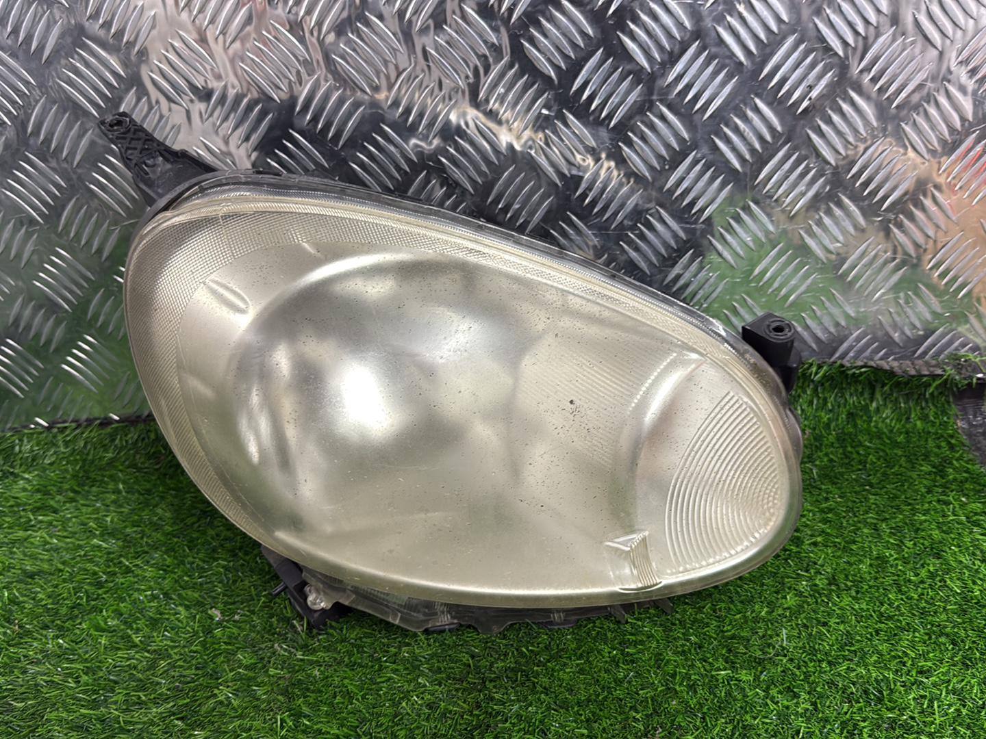 Nissan March Right Headlight ICHIKOH VALEO H009