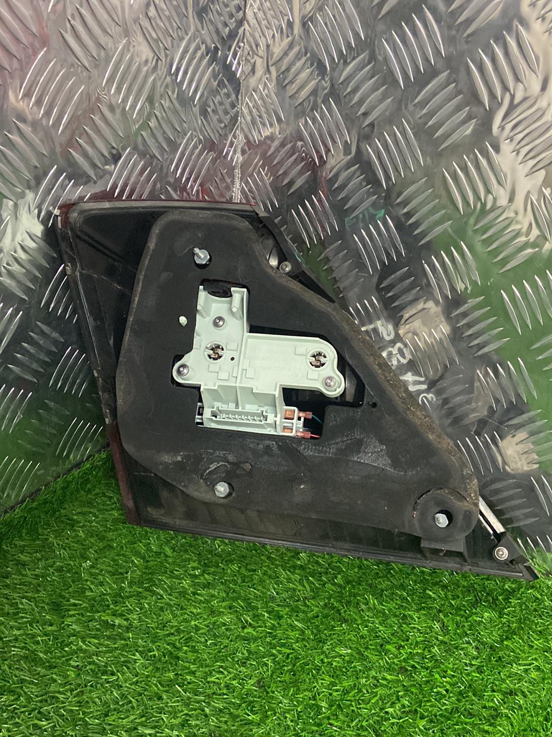 2005 - 2013 Mercedes-Benz S-Class Right Taillight A2218200264