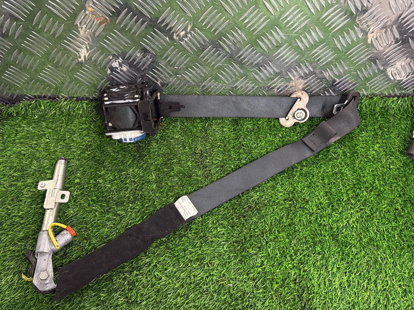 2015 - 2024 Mitsubishi Triton Right Front Seat Belt TTC-AH2-EN331