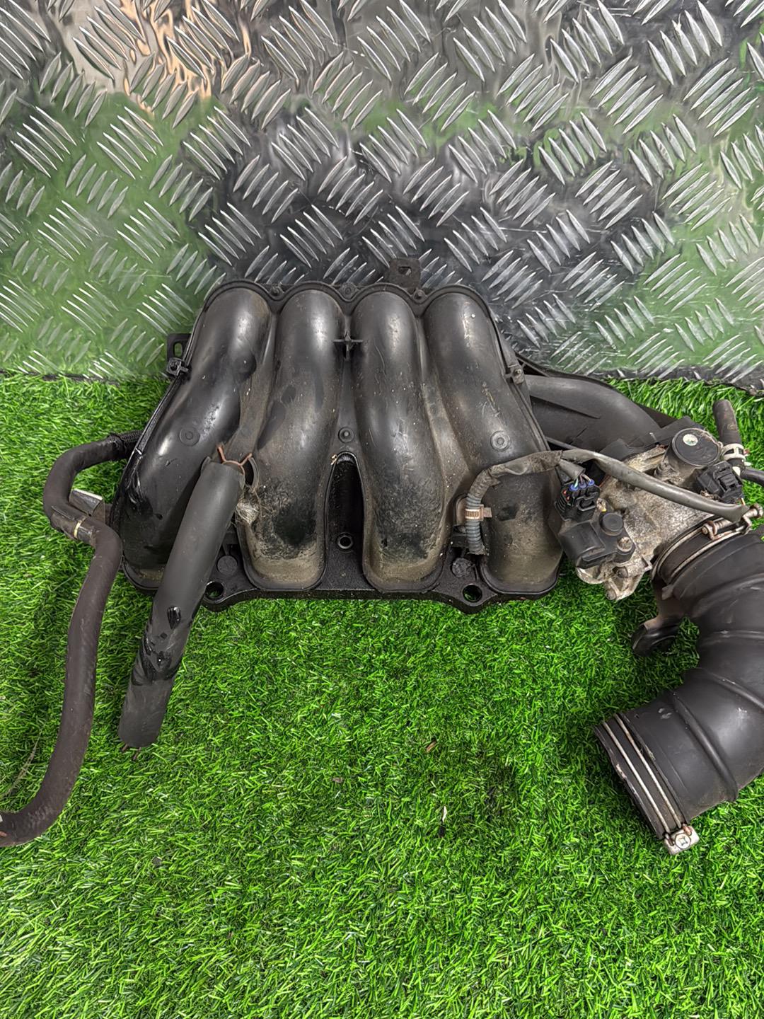 2000 - 2005 Toyota Estima Intake Manifold