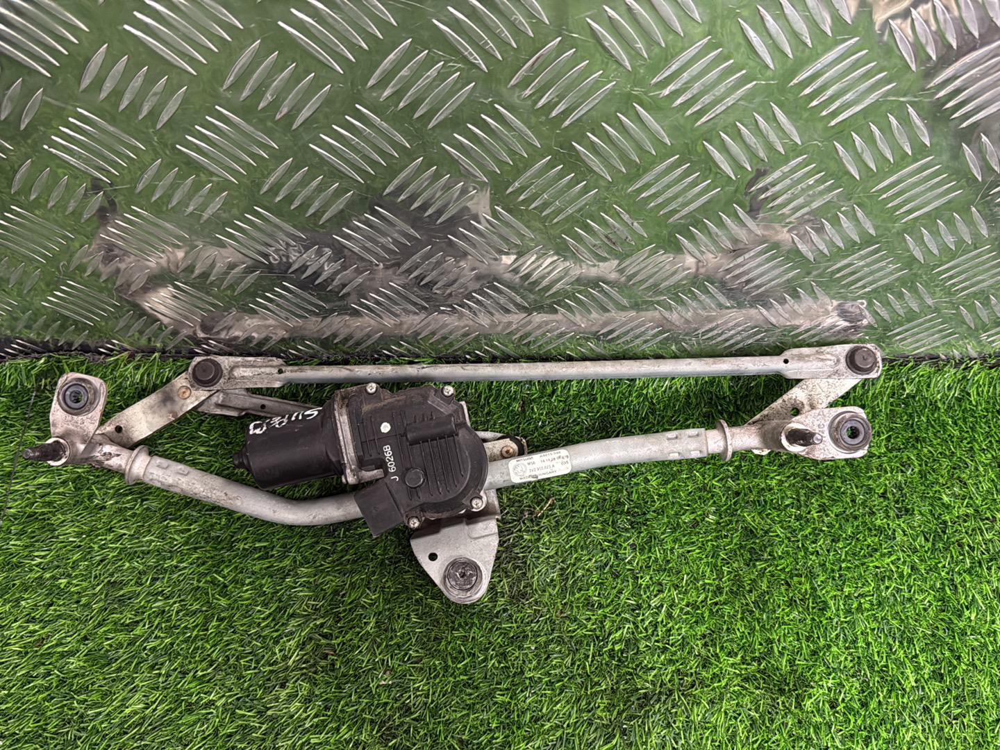 2017 - 2021 Skoda Superb Front Wiper Rack Assembly 3V2 955 119