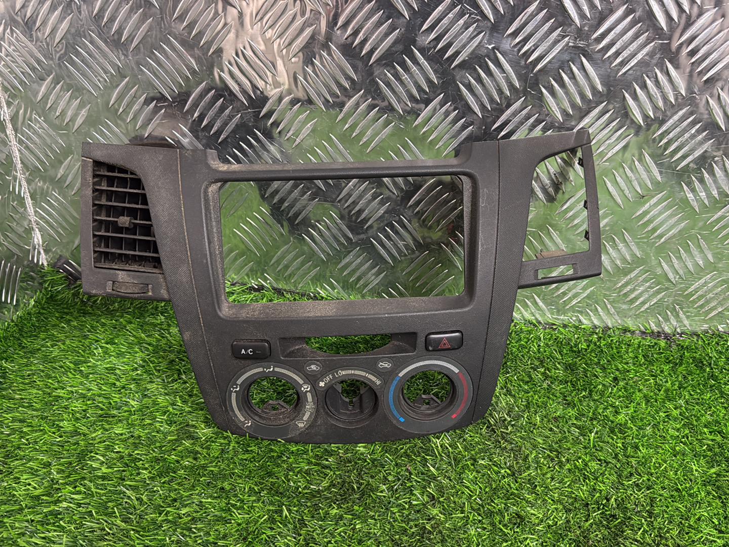2005 - 2015 Toyota Hilux Dash Vent Surround Centre TOYOTA 55420-0K0