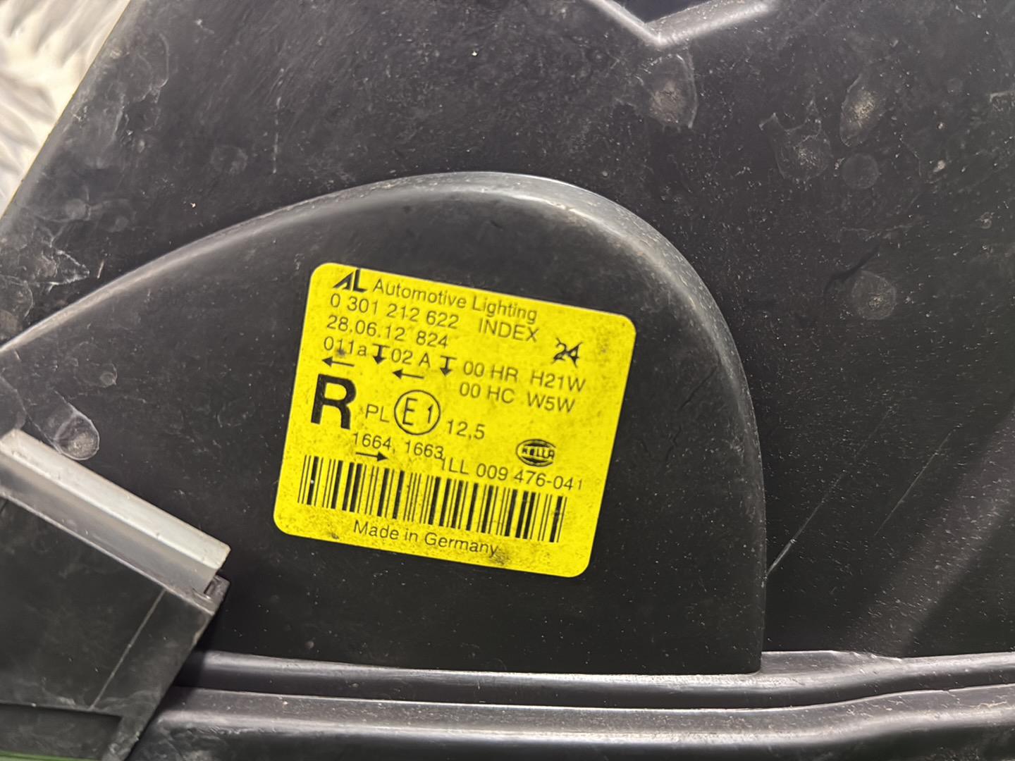 Volkswagen Golf Right Headlight 0 301 212 622