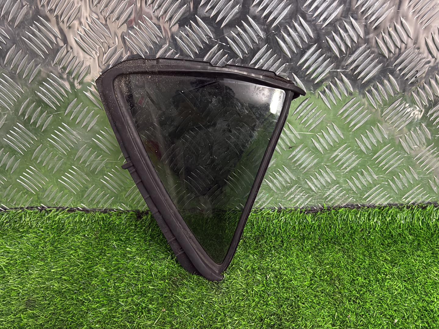 2011 - 2021 Toyota Aqua Right Rear Quarter Door Glass M28Q8 Tint