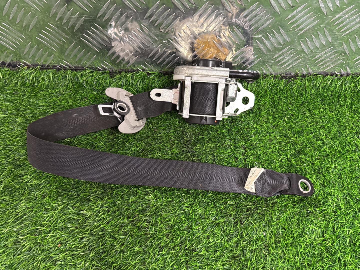 2012 - 2015 Toyota Camry Left Front Seat Belt 6201321-P