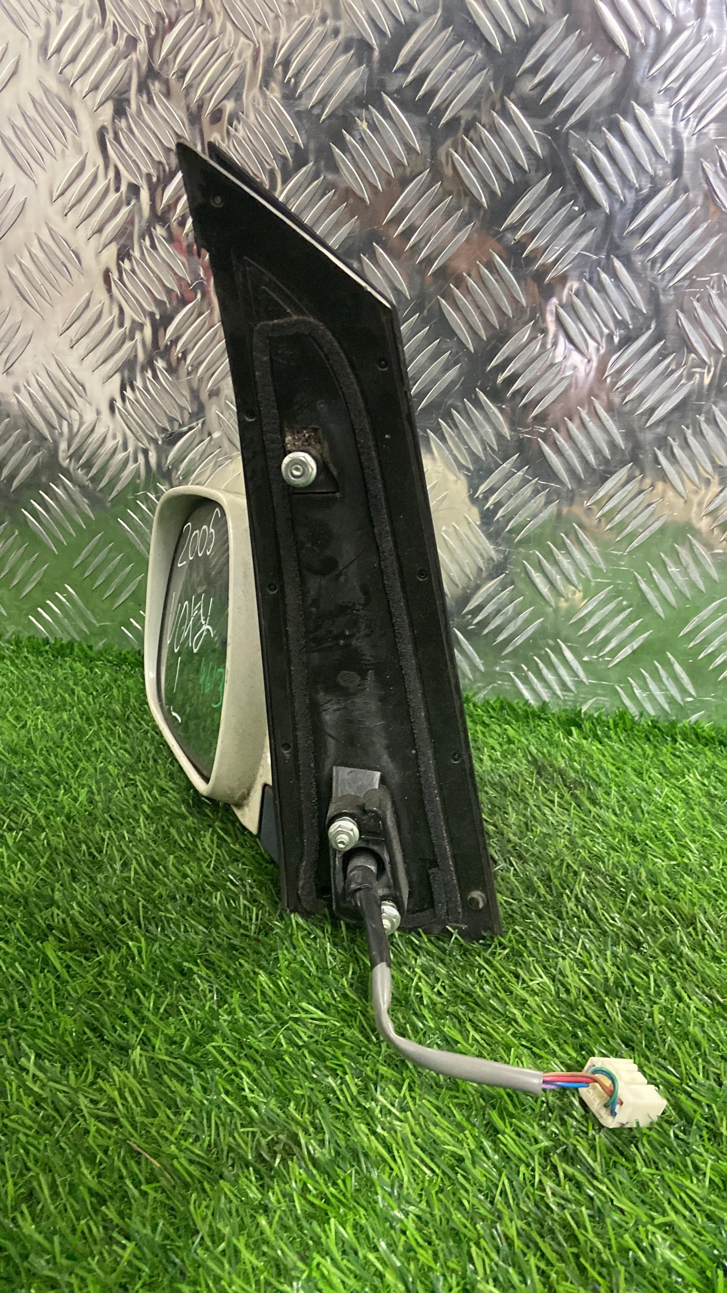 2001 - 2007 Toyota Noah Left Door Mirror 5 WIRE