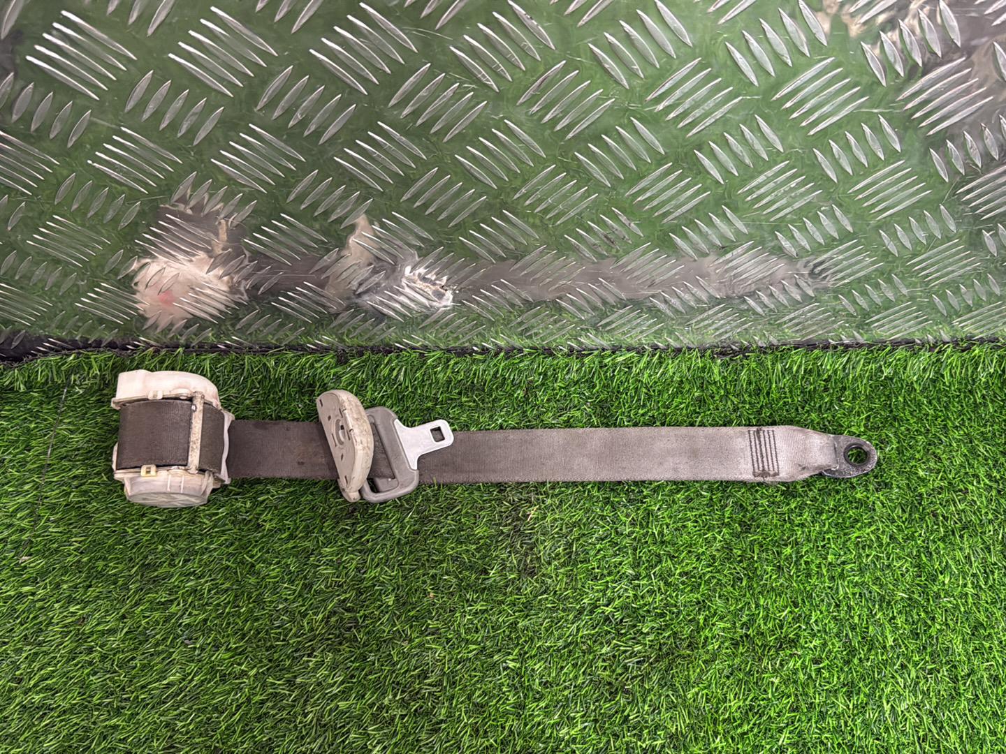 2004 - 2012 Toyota Hiace Left Front Seat Belt 7M1440