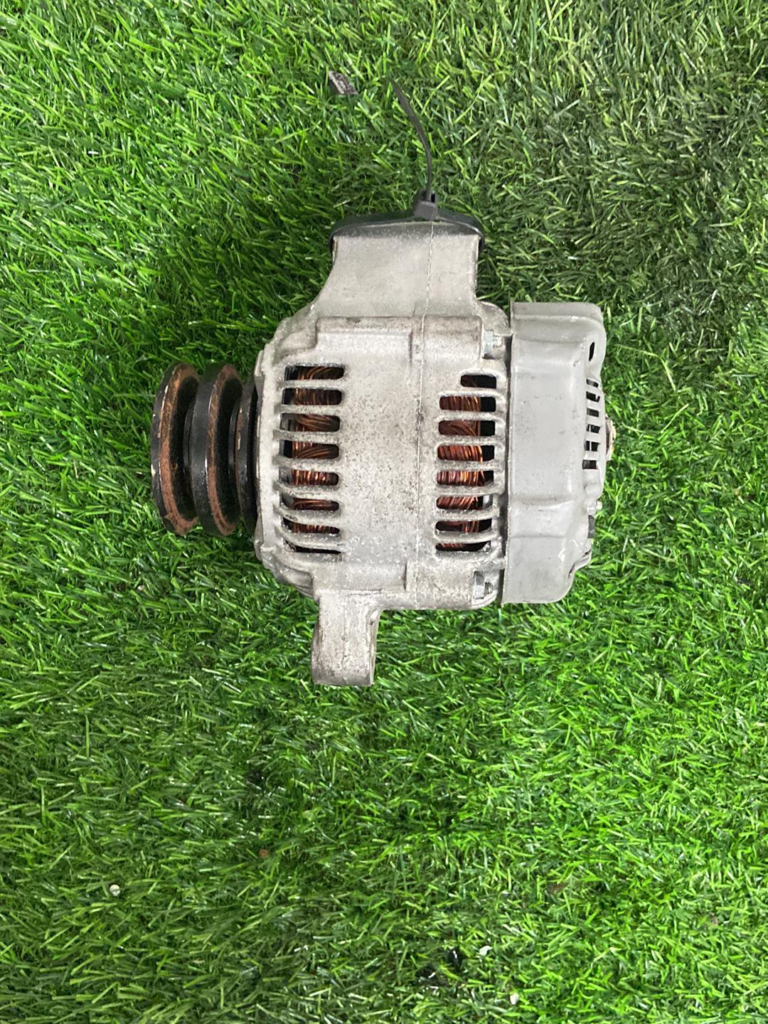 1995 - 2002 Toyota Granvia Alternator 102211-205 / 2706067040
