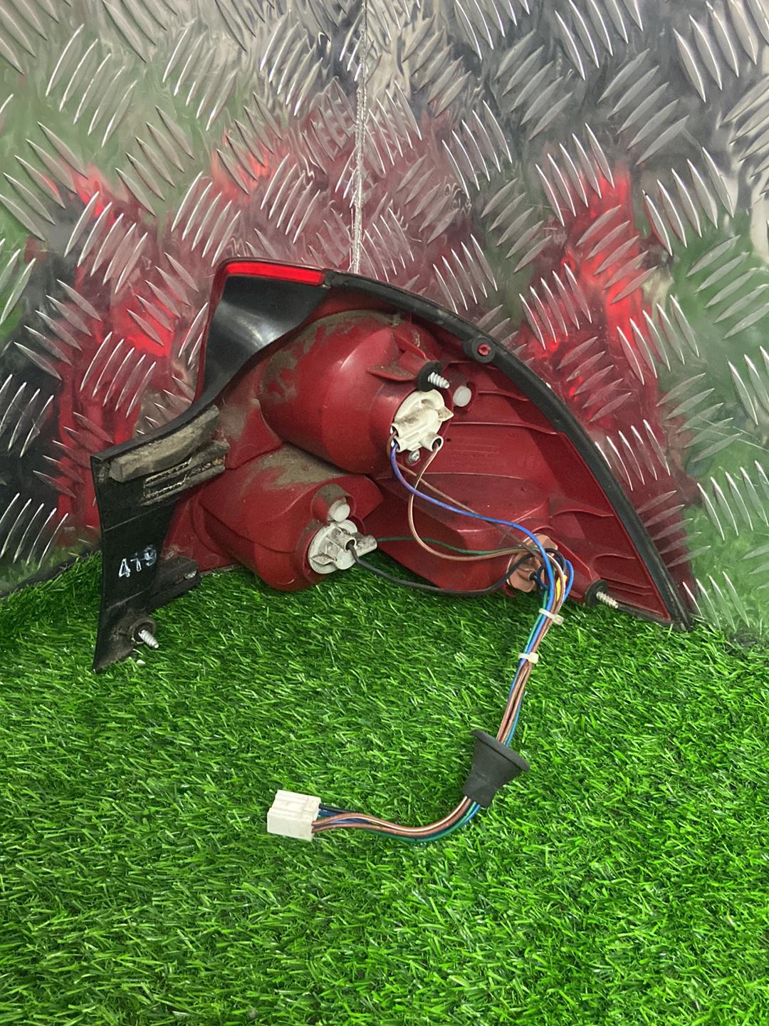 2002 - 2004 Holden Commodore Left Taillight 92083419