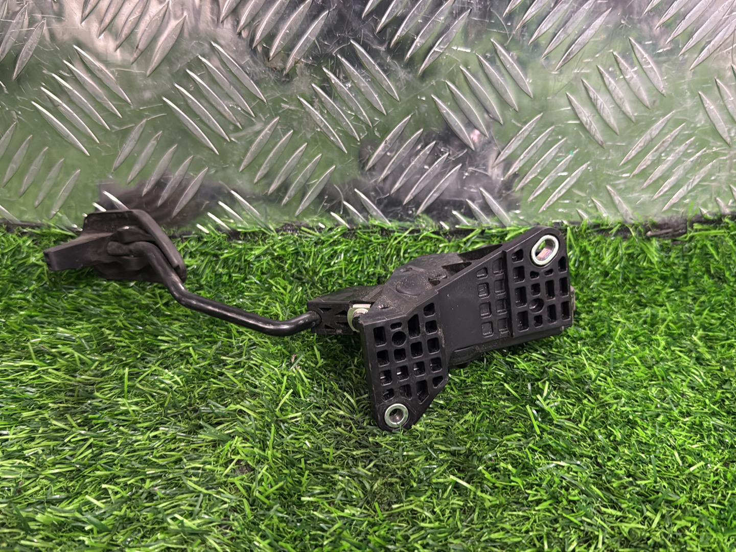 2011 - 2017 Toyota Aqua Accelerator Pedal 78110-52100