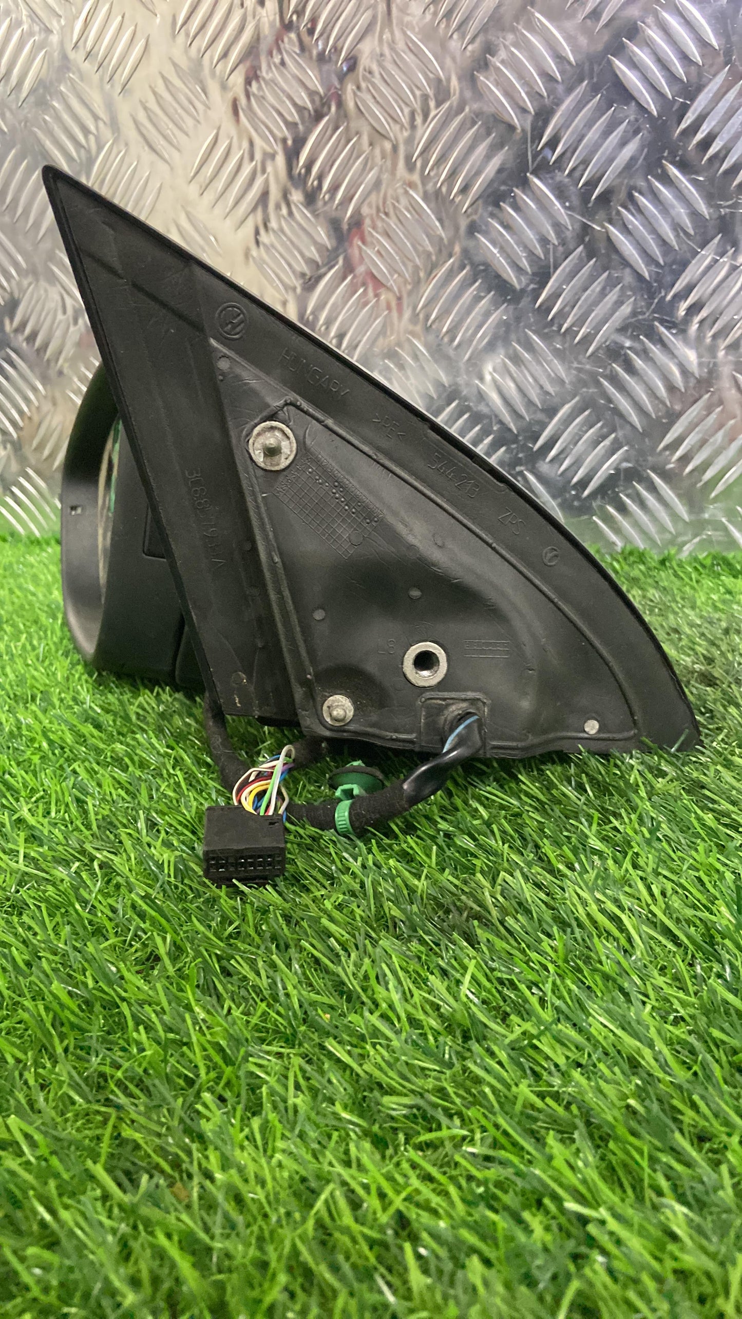 2010 - 2015 Volkswagen Passat Left Door Mirror 13 wire