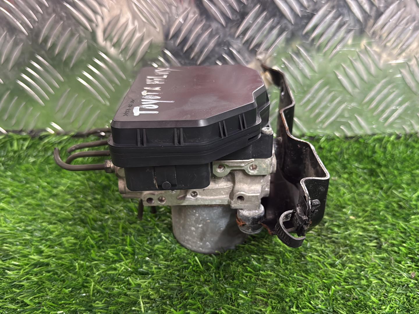 2005 - 2015 Toyota Hilux ABS Pump 44540-71260