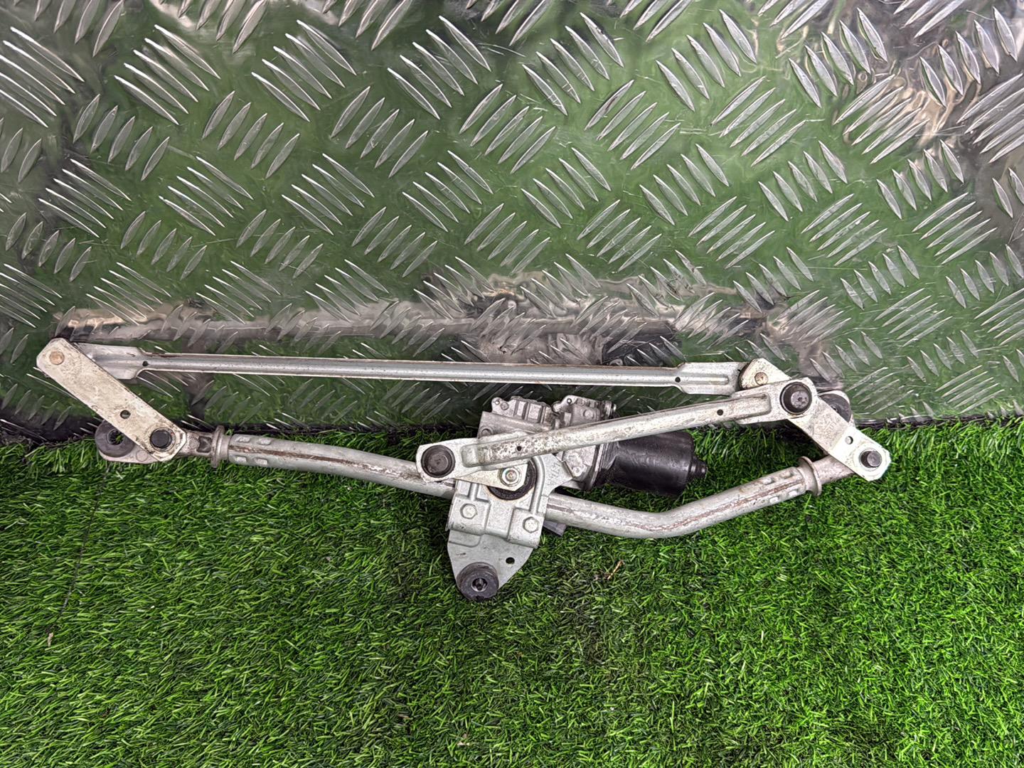 2017 - 2021 Skoda Superb Front Wiper Rack Assembly 3V2 955 119