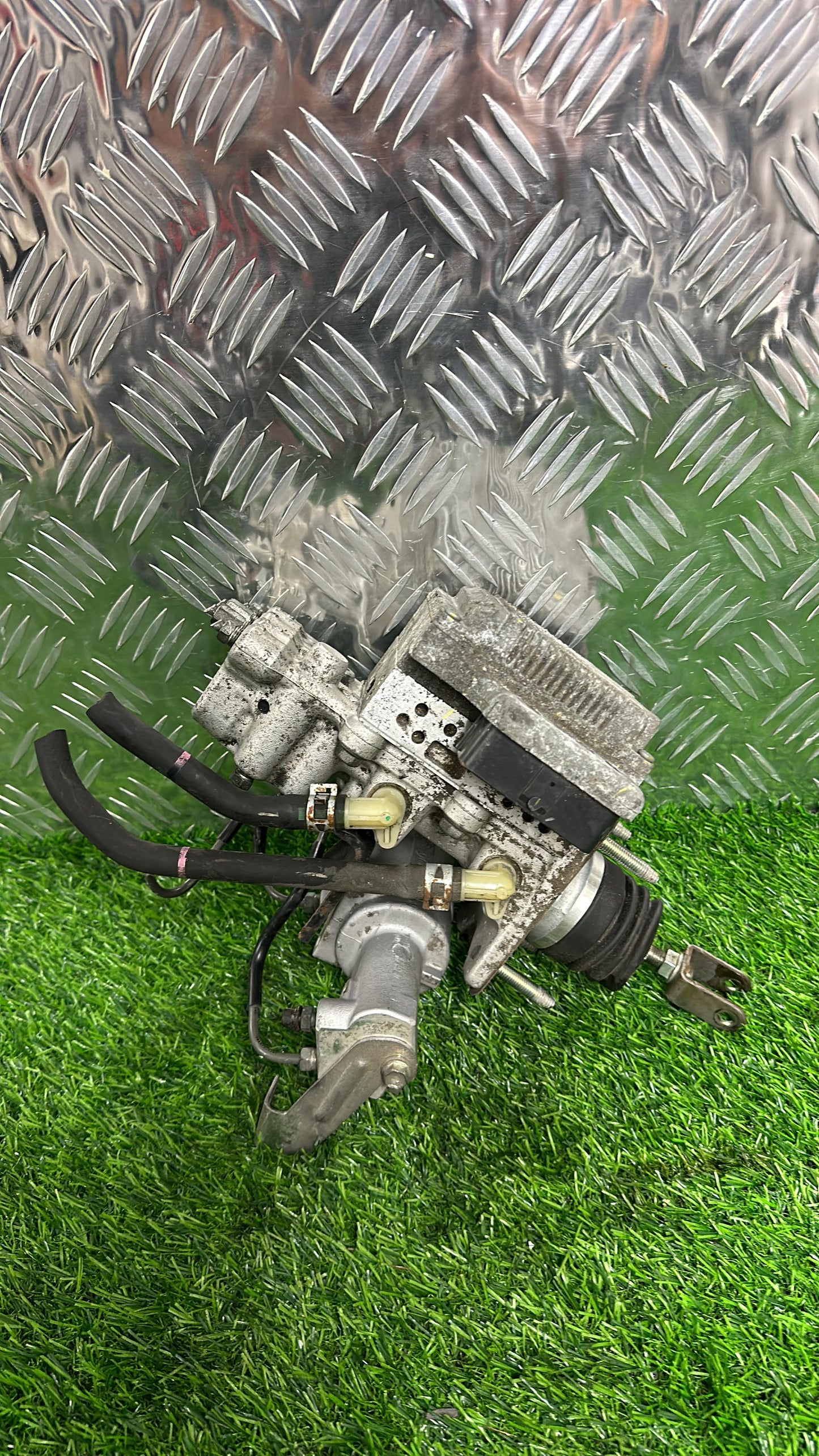 2009 - 2015 Toyota Prius ABS Booster Assembly 47210-47330