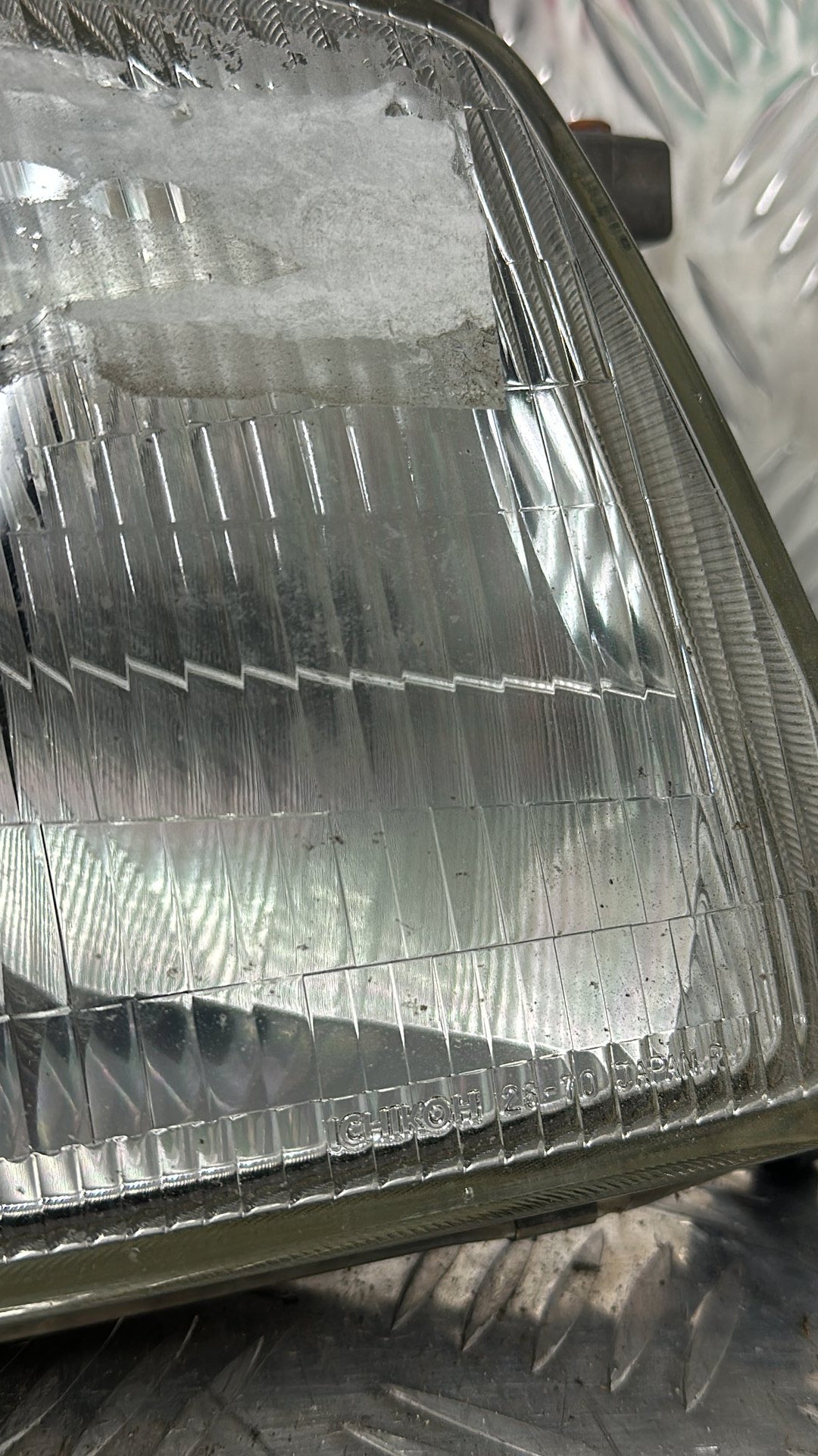 1997-2002 Toyota Hiace Right Headlight ICHIKOH 26-70