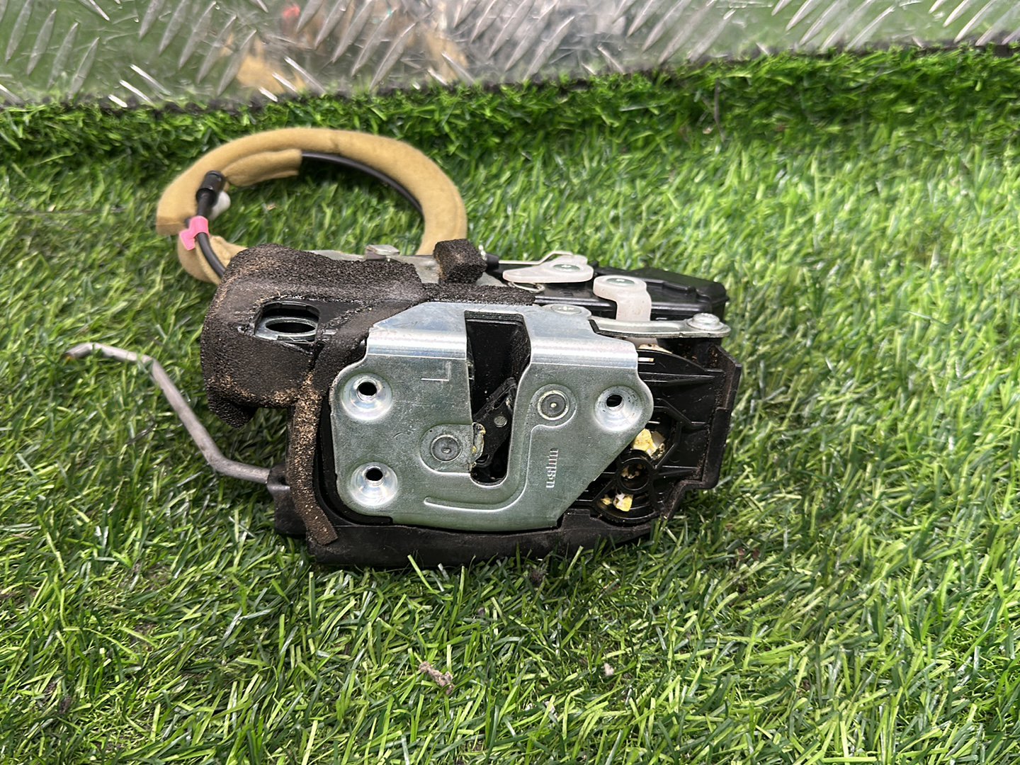 2003-2009 Mazda Axela BK - Left Front Door Lock Actuator PN: 6 PIN- B83-B85-L1